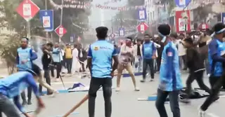 স্টেডিয়ামে খেলা বন্ধে ভাঙচুর; সেনাবাহিনীর হস্তক্ষেপে পরিস্থিতি নিয়ন্ত্রণ